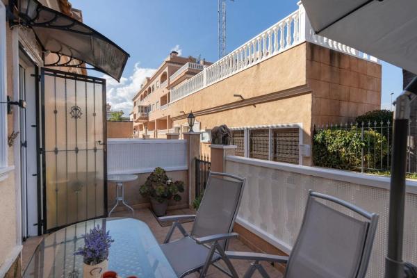 Chalet independiente en venta en Barrio Villamartín, Orihuela
 photo 4