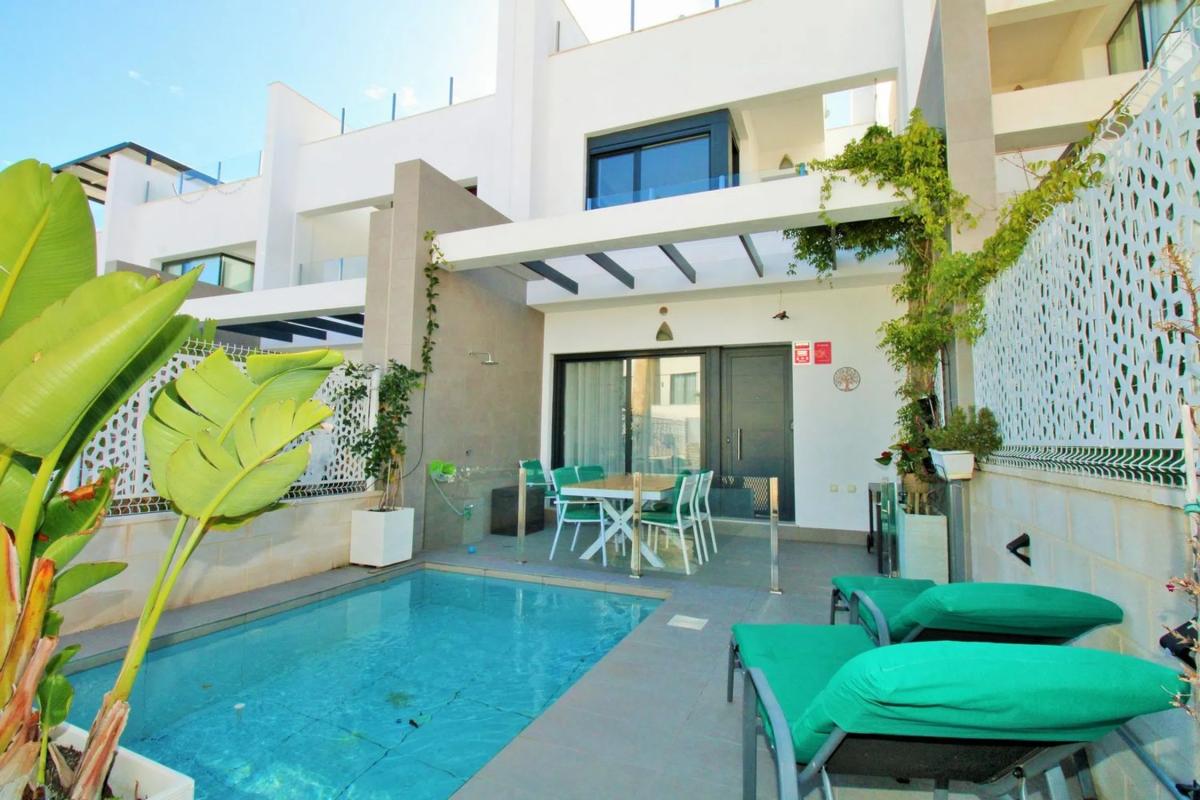 Venta de chalet adosado en Calle Bidasoa, 13 , Orihuela photo 1