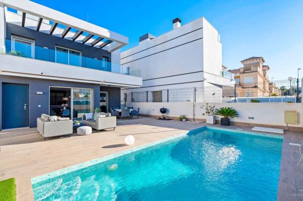 Chalet independiente en venta en Calle Bidasoa, 13, Orihuela
 photo 4