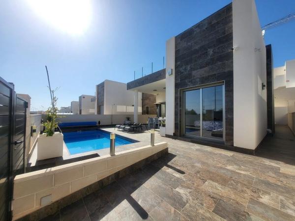 Chalet independiente en venta en Calle Miño, 1, Orihuela
 photo 2