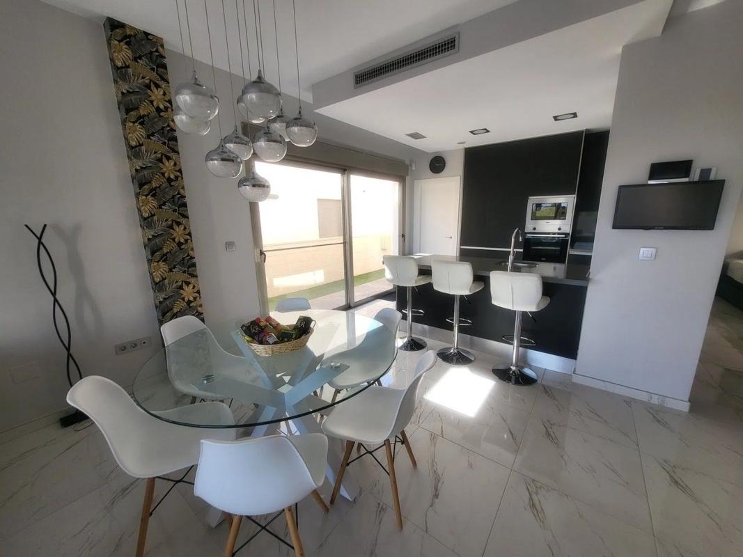 Sale of independent chalet in Calle Miño, 1, Orihuela
photo 5
