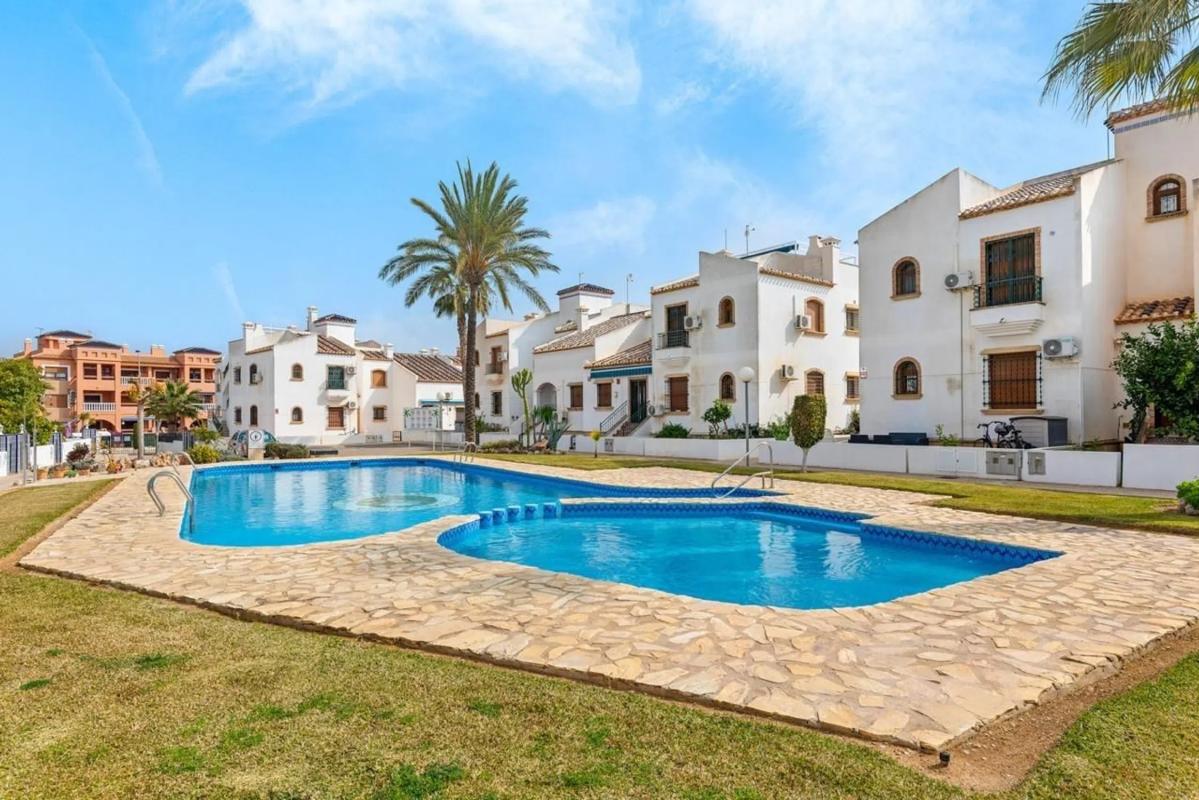 Venta de ático en Barrio Villamartín, Orihuela photo 1