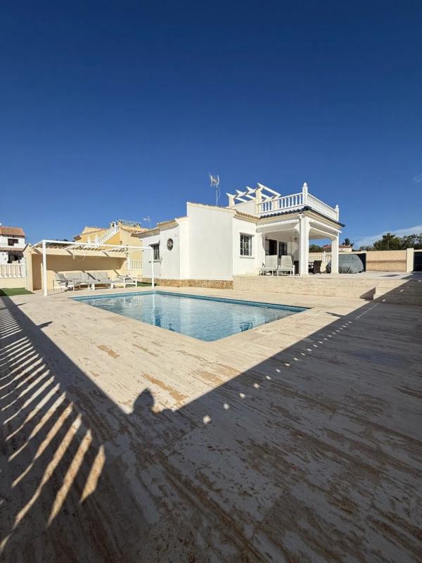 Venta de chalet independiente en Barrio Villamartín, Orihuela
photo 1