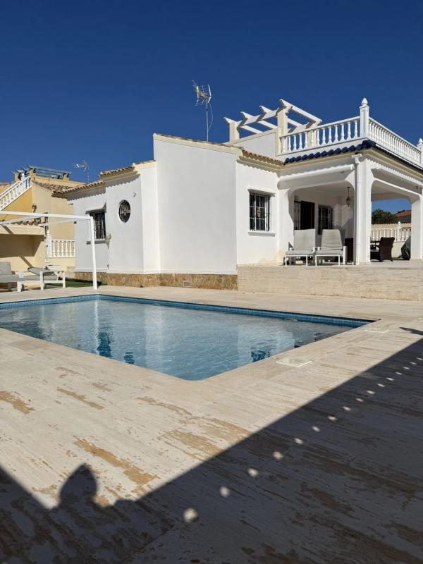 Venta de chalet independiente en Barrio Villamartín, Orihuela
photo 2