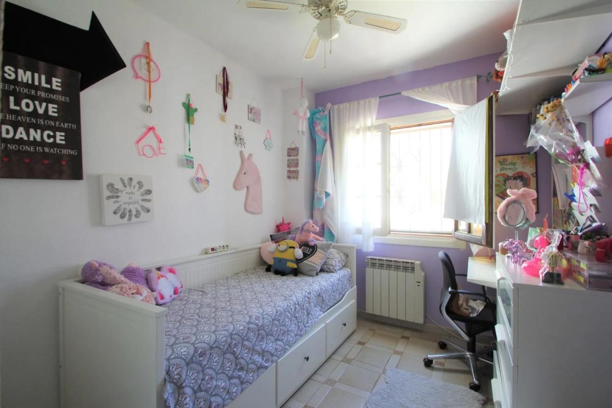 Продажа отдельного шале в  Barrio Villamartín, Ориуэла photo 2