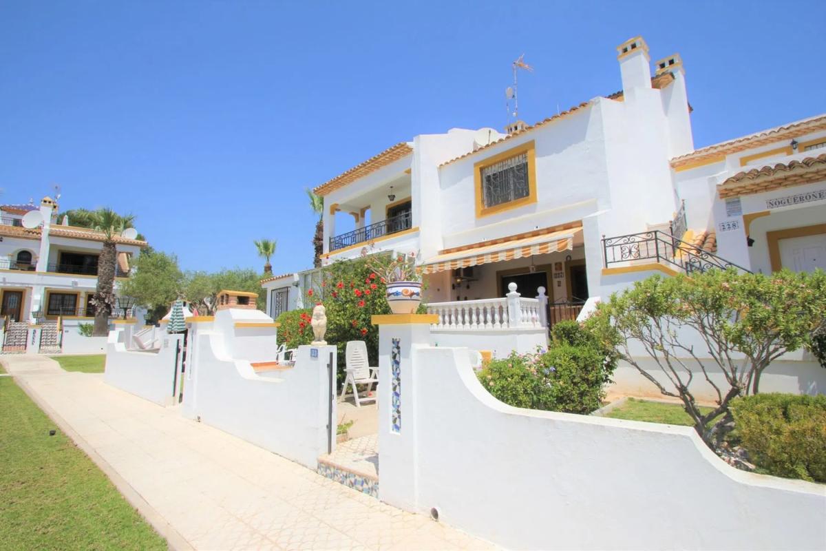 Продажа отдельного шале в  Barrio Villamartín, Ориуэла photo 4