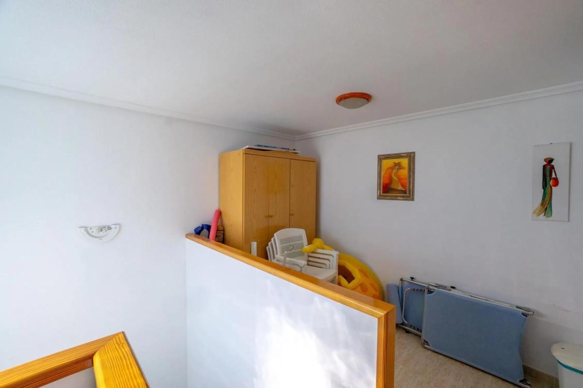 Venta de chalet adosado en  Barrio Zeniamar , Orihuela photo 3