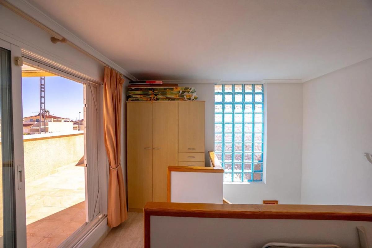 Venta de chalet adosado en  Barrio Zeniamar , Orihuela photo 5