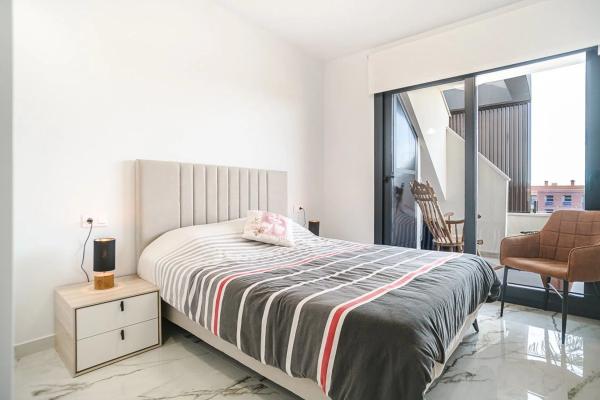 Venta de piso en Calle Lagos de Covadonga, Orihuela
 photo 1