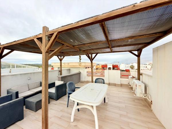 Chalet adosado en venta en  Calle Lago Bañolas s/n , Orihuela photo 4