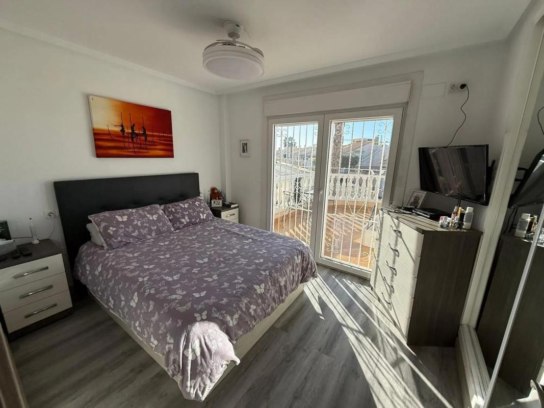 Venta de chalet independiente en Calle Lago Bañolas, Orihuela
photo 1