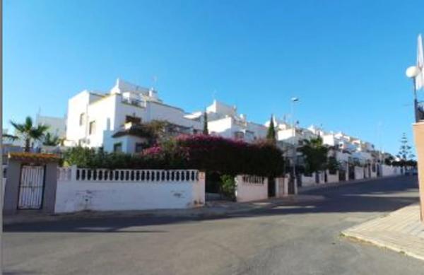 Chalet pareado en Polígono L-2 Lago Sol photo