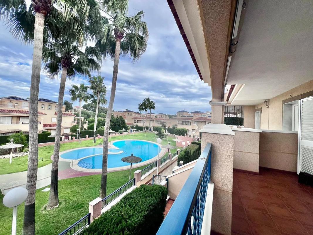 Sale of independent chalet in Mil Palmeras, Pilar de la Horadada
photo 2