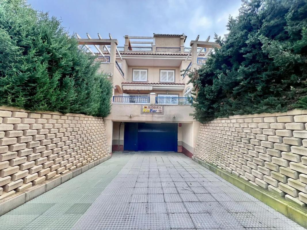 Sale of independent chalet in Mil Palmeras, Pilar de la Horadada
photo 3