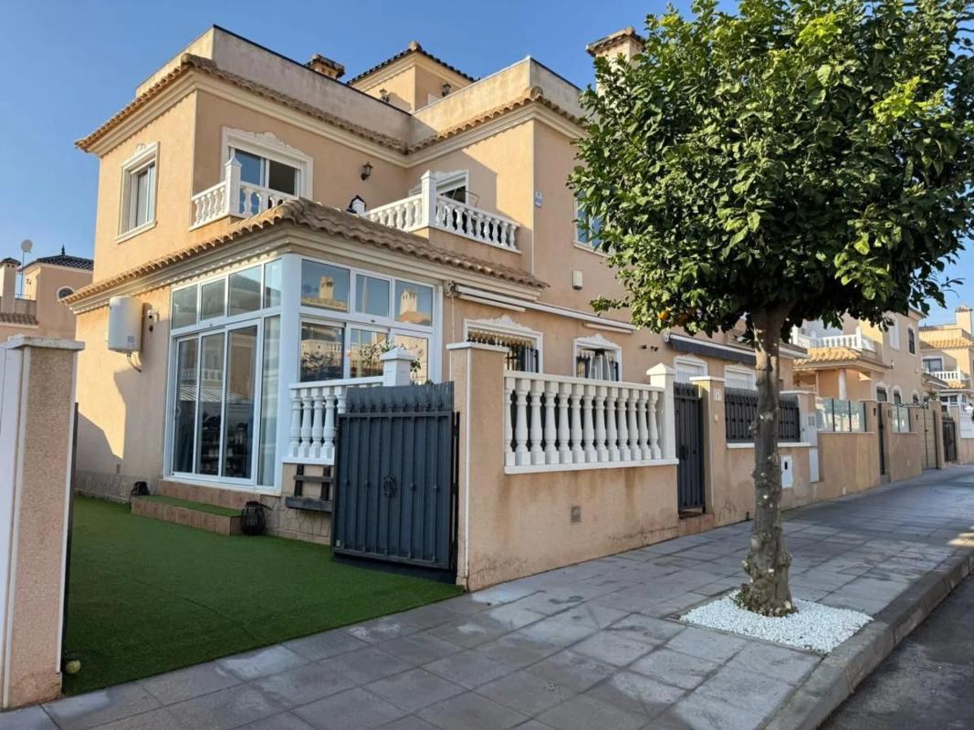 Sale of independent chalet in Torre de la Horadada, Pilar de la Horadada
photo 4