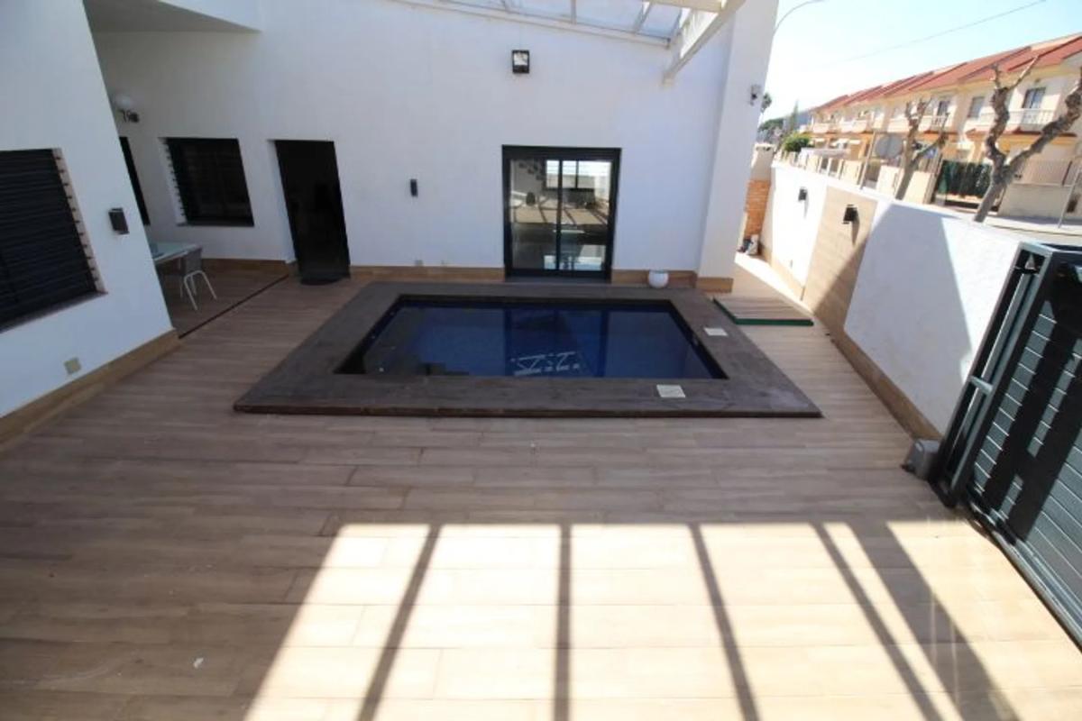 Sale of independent chalet in Calle Remo, Pilar de la Horadada
 photo 4