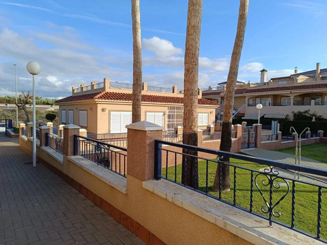 Venta de piso en Mil Palmeras, Pilar de la Horadada
photo 3