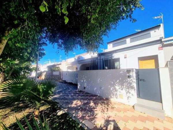 Chalet pareado en calle Magdalenas photo 3