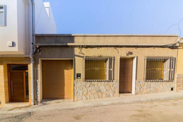 Chalet independiente en venta en Calle Vega Baja, Redovan
photo 1