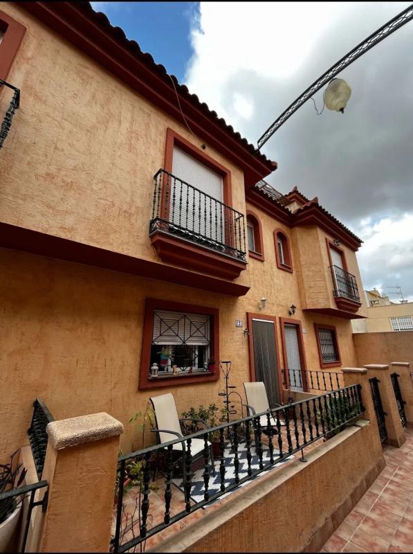Venta de chalet adosado en  Calle Salvador Dalí, 12 , Redovan photo 4
