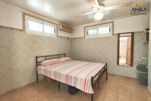 Chalet independiente en venta en Calle los Arcos, 11, Rojales
thumbnail 1