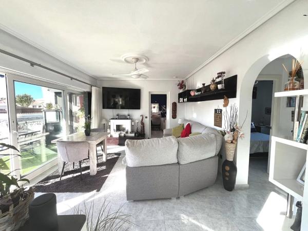Chalet independiente en venta en Calle Azul, Rojales
thumbnail 2