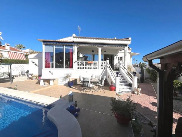 Chalet independiente en venta en Calle Azul, 17, Rojales
photo 1