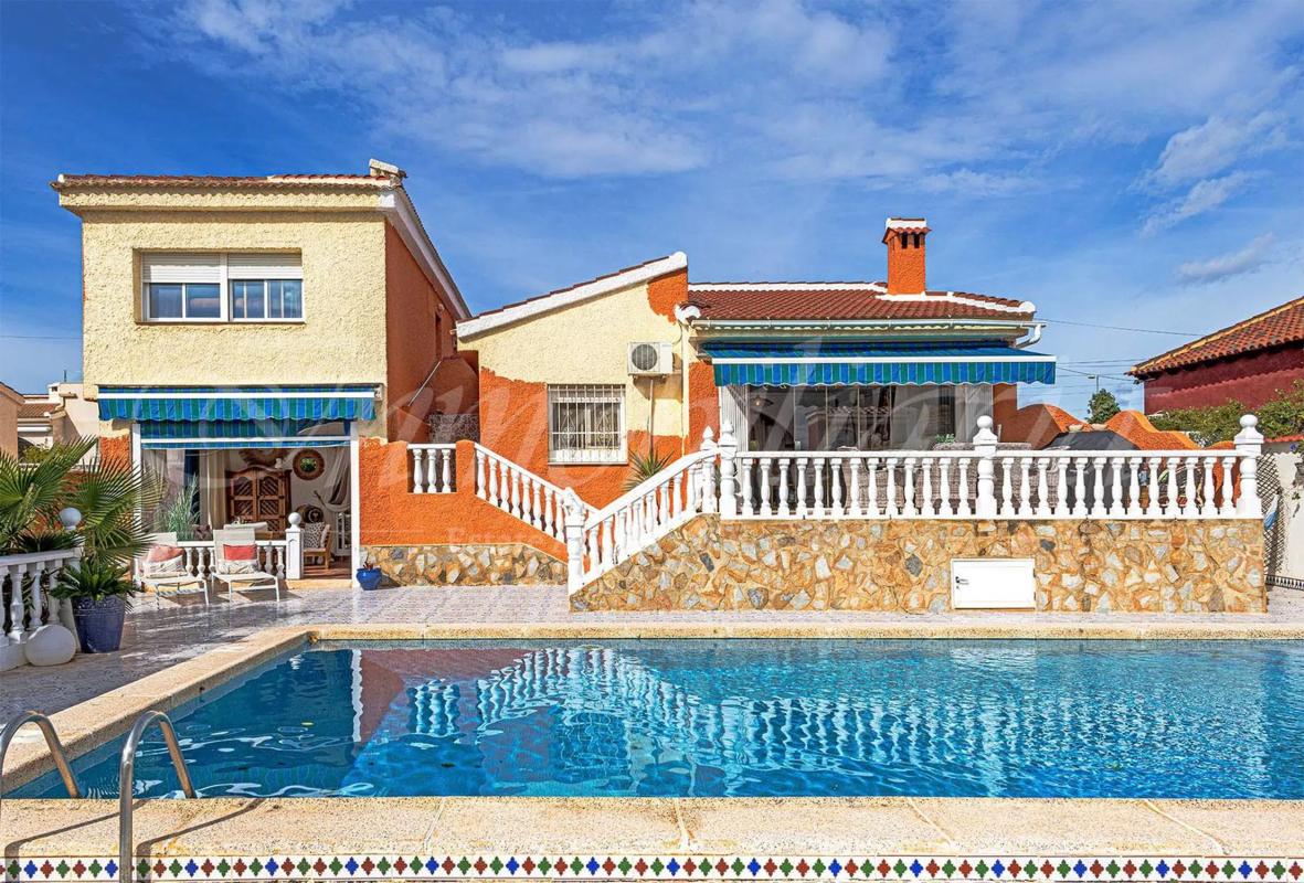 Venta de chalet independiente en Avenida del Aeropuerto, Rojales
photo 4