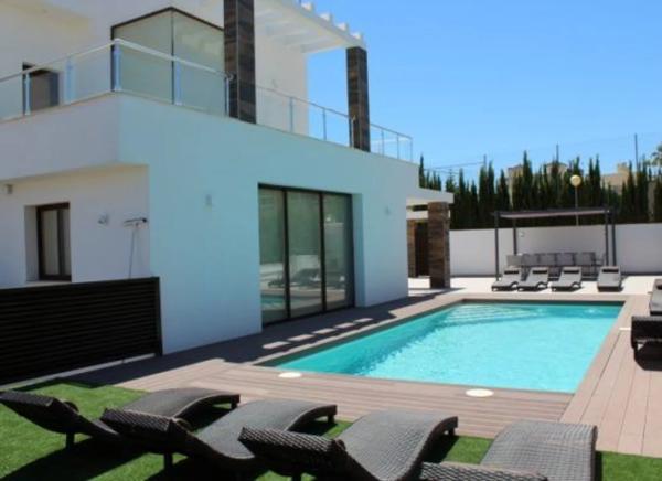 Chalet independiente en venta en Jupiter, 9, Rojales
thumbnail 2