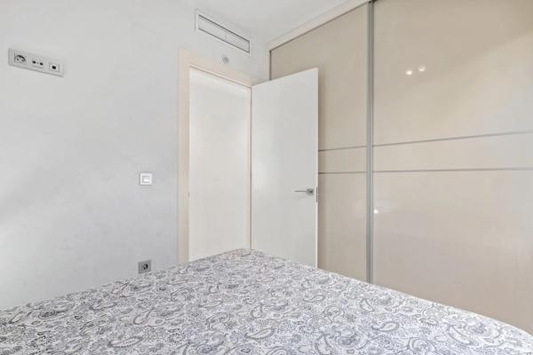 Chalet independiente en venta en Avenida del Salvador, Rojales
thumbnail 1