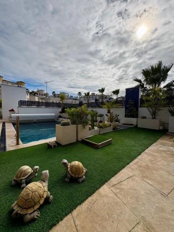 Chalet independiente en venta en Barrio La Marquesa, Rojales
thumbnail 1