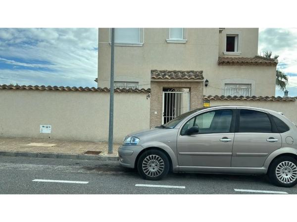 Chalet independiente en venta en Calle Doctor Giner Reus, Rojales
thumbnail 1