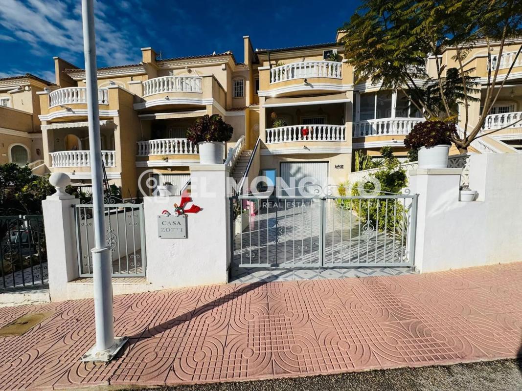Sprzedaż szeregowego domku w  Calle Isla Menorca Número 2 , Rojales photo 4