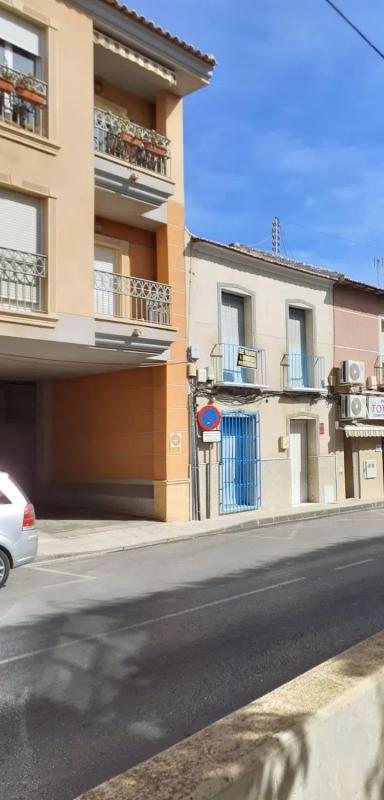 Propiedades en venta y alquiler en España photo 1