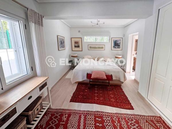 Chalet independiente en venta en Calle los Algarrobos, Rojales
photo 1