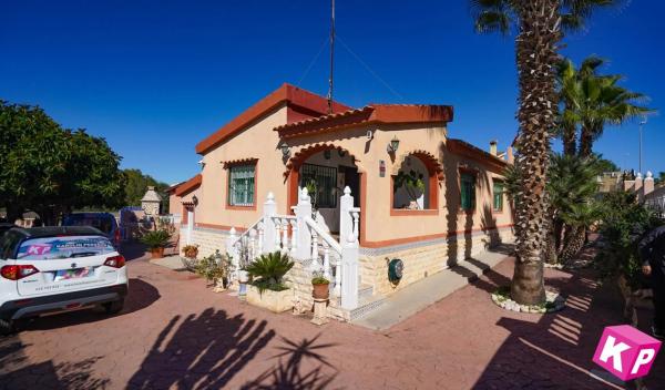 Chalet independiente en venta en Calle Ruinas de Petra, San Fulgencio
photo 1