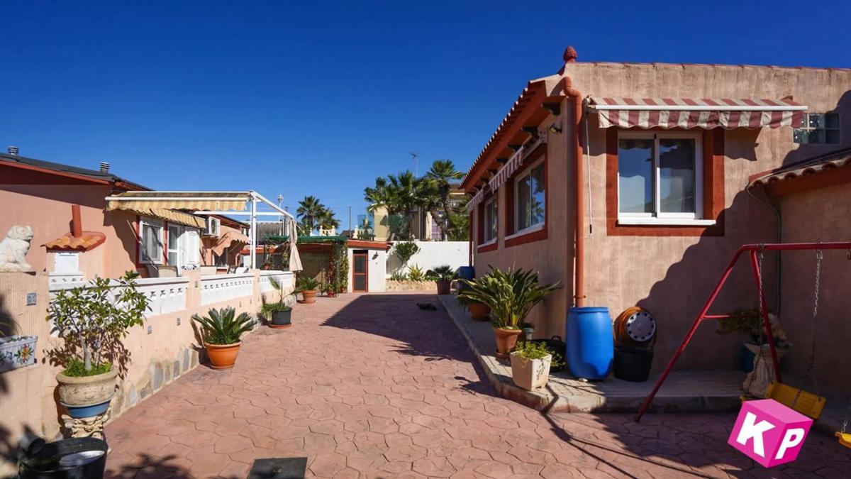 Sprzedaż niezależnego domku jednorodzinnego w  Calle Ruinas de Petra, San Fulgencio photo 3