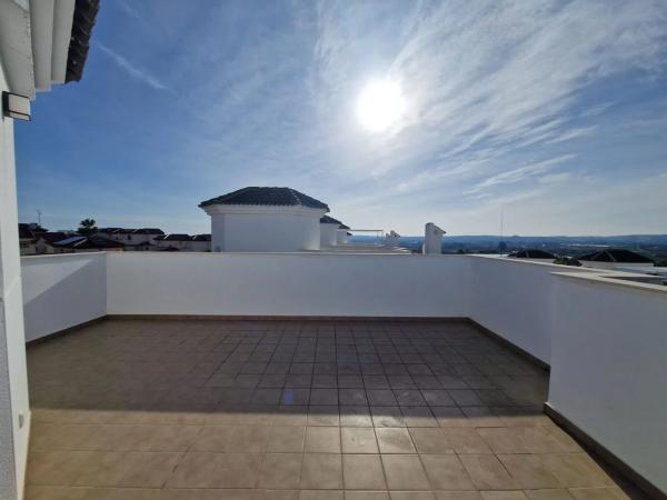 Chalet pareado en calle Olof Palme thumbnail 2