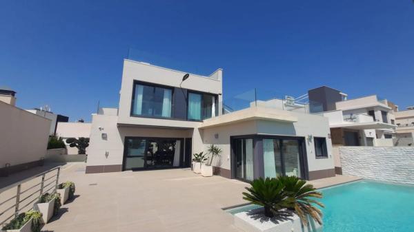 Chalet independiente en venta en Centro, San Miguel de Salinas
photo 1
