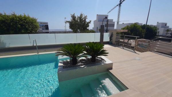 Chalet independiente en venta en Centro, San Miguel de Salinas
thumbnail 1