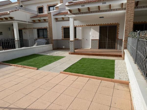 Chalet adosado en venta en Centro , San Miguel de Salinas thumbnail 1