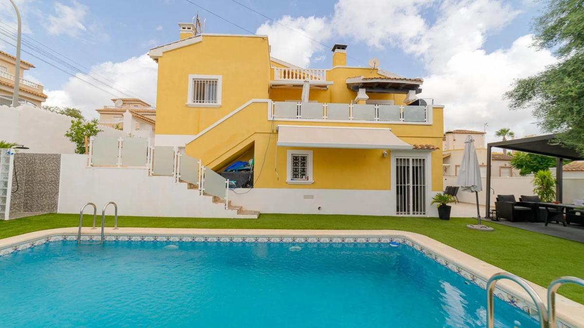 Venta de chalet independiente en Calle Marbella, San Miguel de Salinas
photo 1