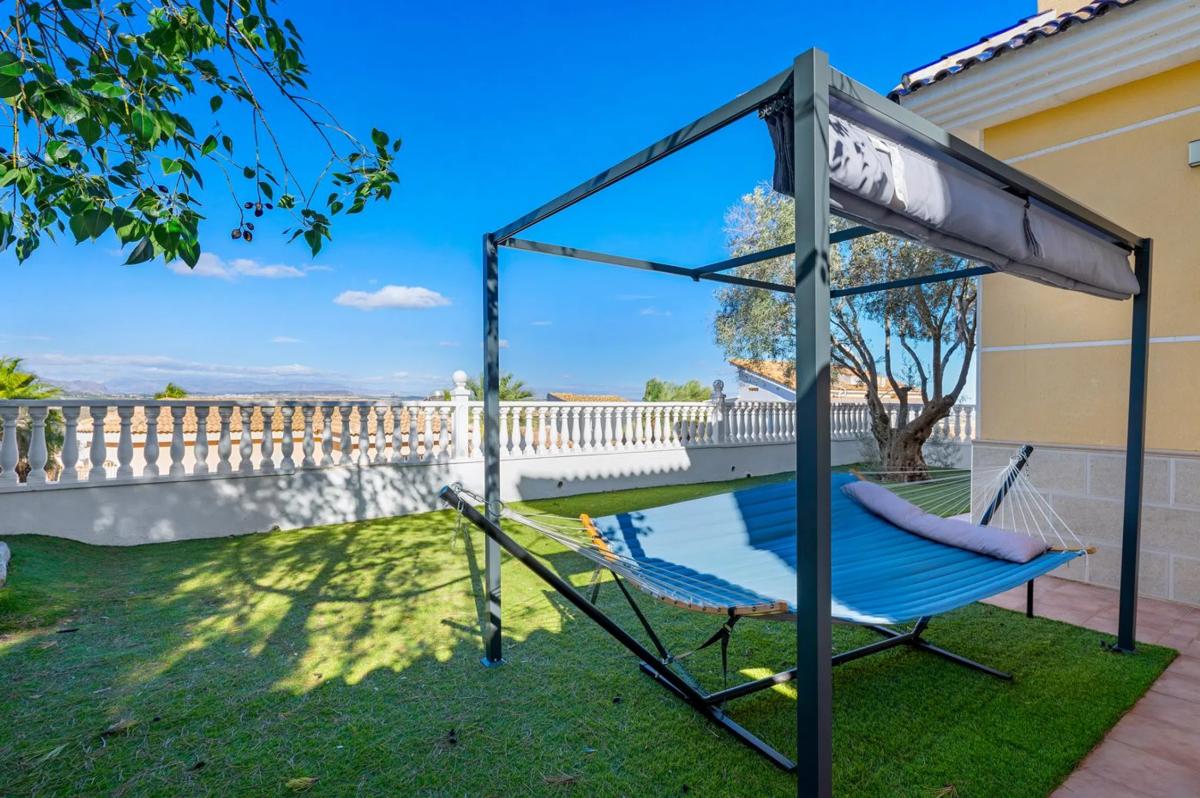 Продажа отдельного шале в  Calle Noruega, 25, Сан-Мигель-де-Салинас photo 2