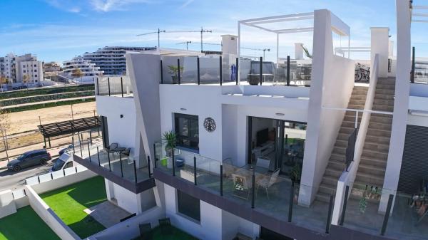 Sale of flat in Centro, San Miguel de Salinas
thumbnail 1
