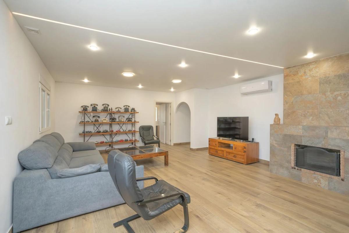 Продажа отдельного шале в  Camino Aniorte, Сан-Мигель-де-Салинас photo 3