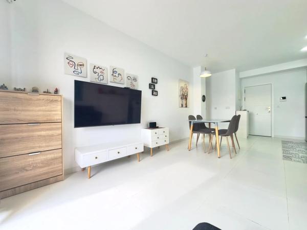 Продажа квартиры на Calle Wagner, Сан-Мигель-де-Салинас
 photo 1