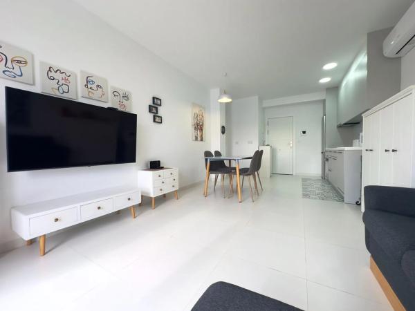 Продажа квартиры на Calle Bach, 4, Сан-Мигель-де-Салинас
 photo 1