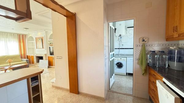 Частный шале на продаже в  Calle Huelva, Сан-Мигель-де-Салинас photo 1