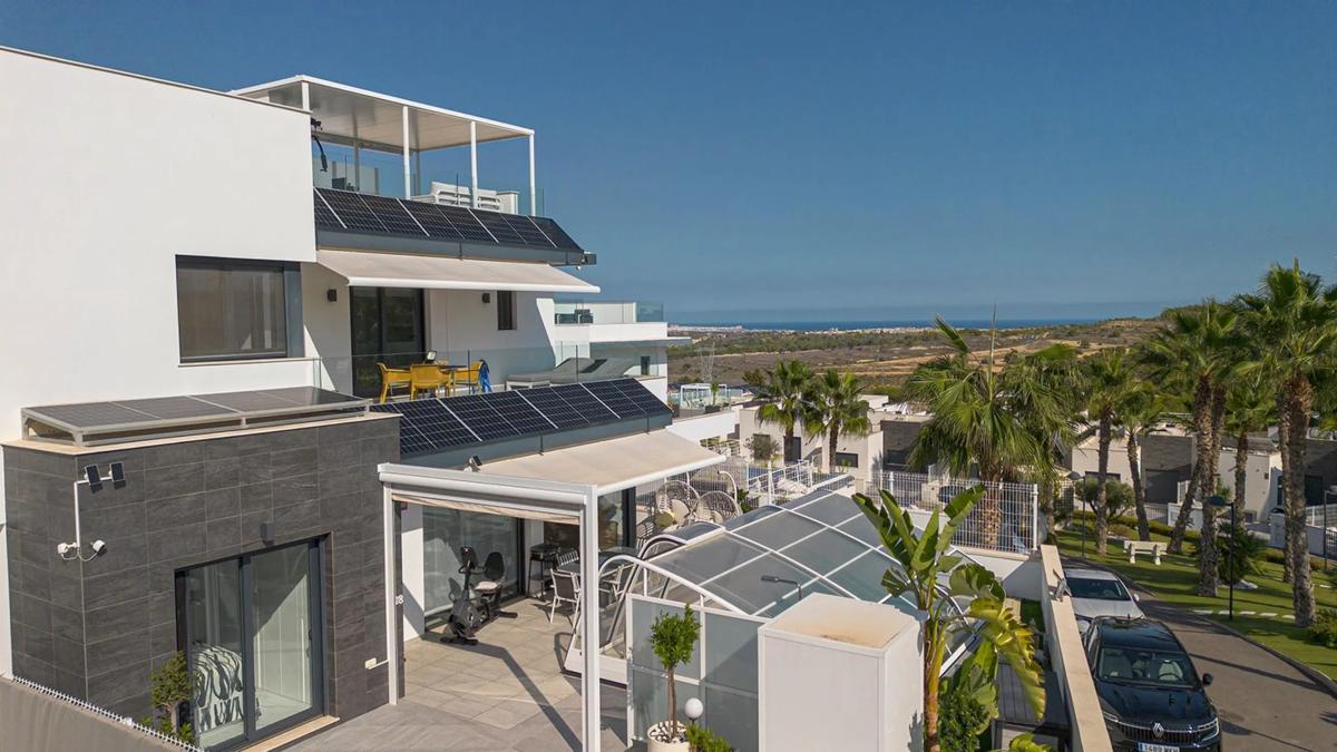 Venta de chalet independiente en La Cañada - Los Alcores, San Miguel de Salinas
photo 2