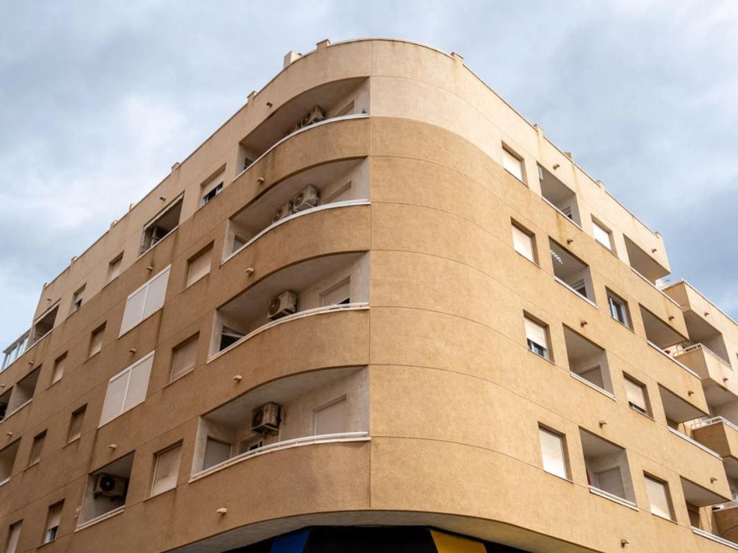 Sprzedaż mieszkania w Calle Joaquín Chapaprieta, Torrevieja
 photo 2